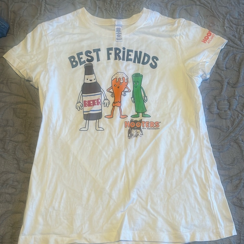 Vintage Hooters fitted tee